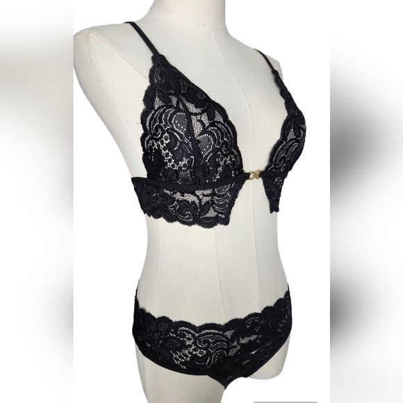NWOT Black Lace 4 Piece Set - bra, panty, wrist cuffs and eye mask - Picture 2 of 11